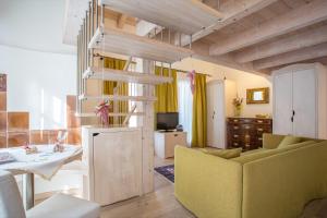 Posezení v ubytování Castelir Suite Hotel