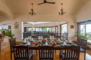 Posezení v ubytování Whispering Heights, Pawna Lake, Lonavala - amã Stays & Trails