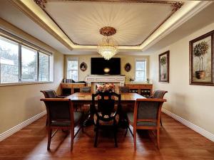 a dining room with a table and chairs and a chandelier at Super Cosy 8Bed & 6Bath in Vancouver heart near to airport and DownTown in Vancouver