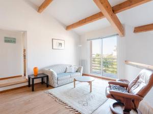 Posedenie v ubytovaní Villa spacieuse à Gruissan, 4 chambres, jardin privé, clim, proche plage, idéal familles/amis - FR-1-409A-18