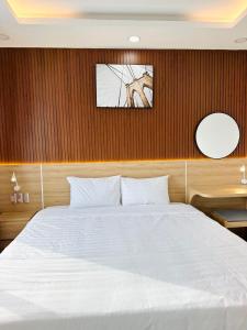 Postel nebo postele na pokoji v ubytování Ngọc Anh Hotel