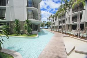a swimming pool in the middle of a building at บ้านแสนคราม ห้องติดสระ Baan San Kraam HUA HIN Family Room - Pool Access in Phetchaburi