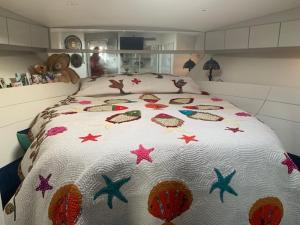 a bedroom with a bed with stars on it at Jade Flyer in Saltash