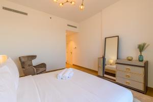 Letto o letti in una camera di Stay Holiday Homes by Al Ghurair - La Mer - Dubai
