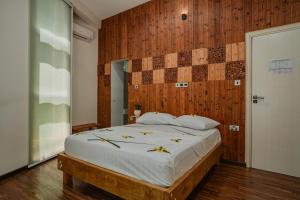 Postel nebo postele na pokoji v ubytování Finolhu Beach Guest House