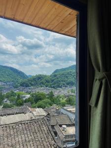 山景或在旅馆看到的山景