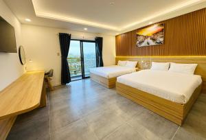 Postel nebo postele na pokoji v ubytování Ngọc Anh Hotel