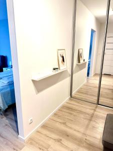 Łóżko lub łóżka w pokoju w obiekcie AL-DOM apartamenty Olymp 109