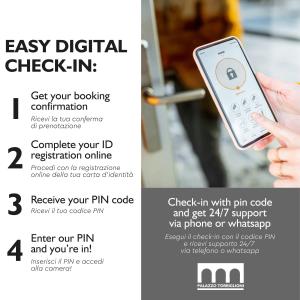 ein Flyer für einen digitalen Check-in mit einer Person, die ein Handy hält in der Unterkunft Palazzo Torriglioni in Ancona