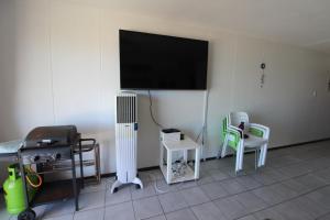 a room with chairs and a flat screen tv at Chesapeake Bay 17 in Margate