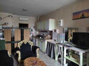 Zdjęcie z galerii obiektu Appartement T3 village de Mandelieu la Napoule w mieście Mandelieu-la-Napoule