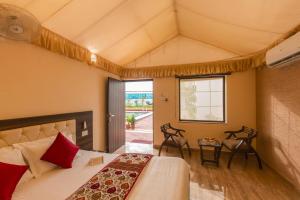 Postel nebo postele na pokoji v ubytování Zostel Homes Pushkar
