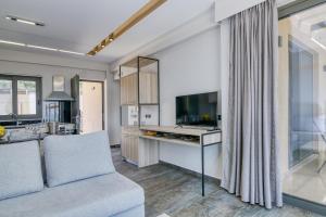 A kitchen or kitchenette at Serenity Suites Sea View Houses