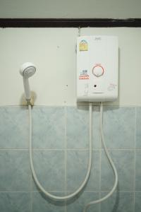 a water heater is hooked up to a wall at Baan Sabuy Jung in Aranyaprathet