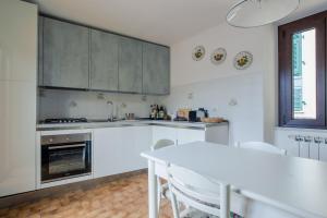Kuchyň nebo kuchyňský kout v ubytování Volastra Cozy APT - with Terrace & Seaview
