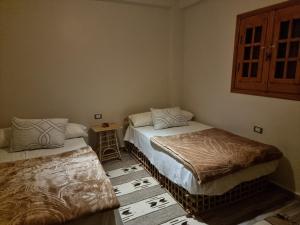 Postel nebo postele na pokoji v ubytování SEMIRAmis Siwa