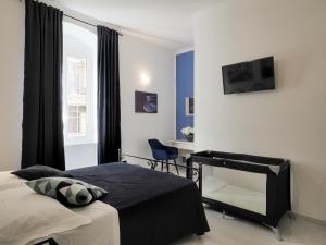 a bedroom with a bed and a desk and a mirror at ELI&FRA2 in La Spezia