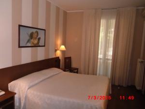 Postel nebo postele na pokoji v ubytování Albergo Ponte Vecchio