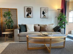 A seating area at Lets Holidays Apartment Sea Views in Barcelona