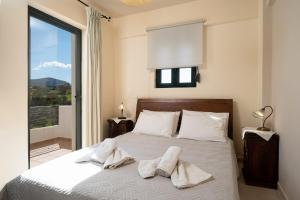 Ένα ή περισσότερα κρεβάτια σε δωμάτιο στο Vidakis Villas 3