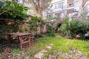 Galeriebild der Unterkunft Unique Flat w Garden 10 min to Moda Coast in Istanbul