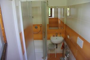 A bathroom at Burchiello b&b