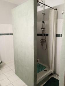 Koupelna v ubytování Ti'Kratèr Chambres d'hôtes