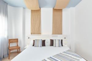 Кровать или кровати в номере Apartamentos Castaví