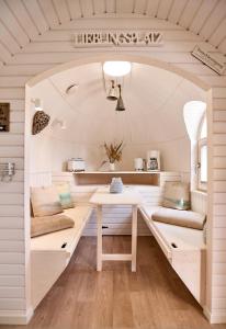 a tiny house with a table in the middle at schwimmendes Iglu Romantik & Family in Parey