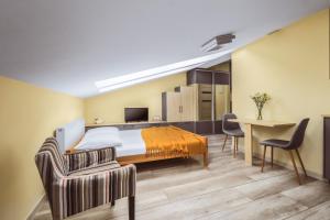 a bedroom with a bed and a table and chairs at Native Apartments Rakowicka 6 in Krakow