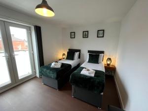 Ένα ή περισσότερα κρεβάτια σε δωμάτιο στο Stylish 2 Bed Riverside Flat, Single or Kingsize beds, Free Parking