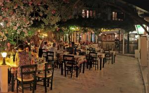 Restoran ili drugo mesto za obedovanje u objektu Callisto Beach Hotel