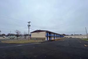 a building on the side of a street at Super 8 by Wyndham Paducah I-24 Exit 4 in Paducah