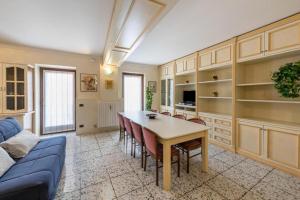 TV a/nebo společenská místnost v ubytování Casa Vacanze Baccolo