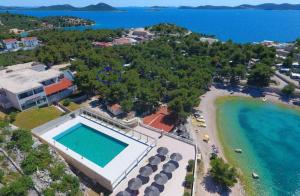 an aerial view of a resort with a swimming pool and a beach at Maja Vita _ Maja in Drage