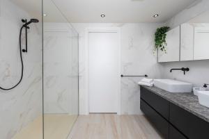 Koupelna v ubytování MEDANO4YOU Tejita Dream Penthouse