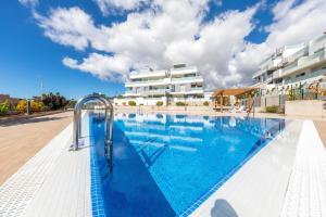 Bazén v ubytování MEDANO4YOU Tejita Dream Penthouse nebo v jeho okolí
