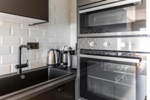 Kuchyň nebo kuchyňský kout v ubytování MEDANO4YOU Tejita Dream Penthouse