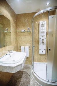 Un baño de Hotel Arcos Catedral