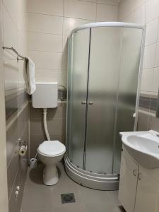 Phòng tắm tại Garni Hotel Hamburg