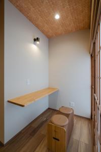 - Baño con 2 aseos en una habitación en 宿坊-地蔵院 en Kurayoshi