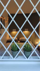 a room with two potted plants on a bed at Appart Cosy Green, Océan, Golf, Piscine, Wifi in Moliets-et-Maa +58 photos