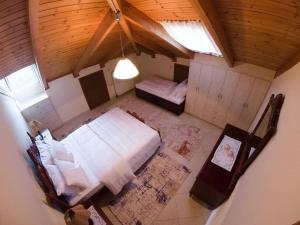 an overhead view of a bedroom with a large bed at Cozy Σοφίτα in Ioannina