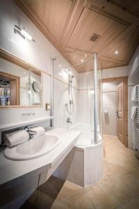حمام في HAUSEREI Design & Kräuterhotel