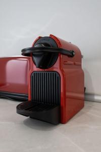 a red toaster sitting on top of a table at Loft situado cerca del Santiago Bernabéu in Madrid