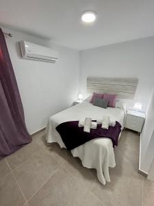 Cama o camas de una habitación en Apartamentos Los Cabezuelos, Dream Views