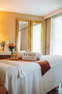 Кровать или кровати в номере Villa Duflot Hôtel & Spa Perpignan