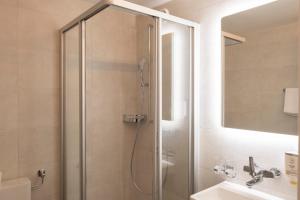 Koupelna v ubytování Hotel Bahnhof Zollikofen + 37 fotografií