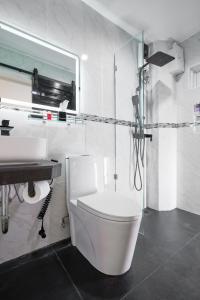 Ένα μπάνιο στο Thonglor Suites Hotel +68 φωτογραφίες