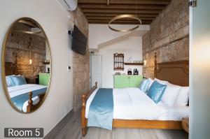 a bedroom with a large mirror and a bed at Villa Sera in Acre